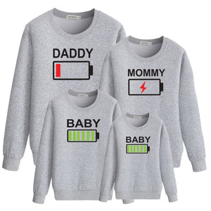 Daddy mommy and baby family matching outfits battery clothes kids sets sweatshirt funny look mom dad son daughter cotton print - MOUALHANE